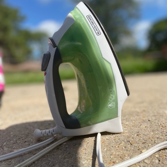 Steam Iron - Picture 1 of 3